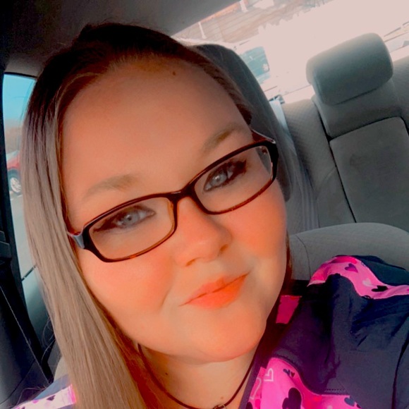 Meet your Posher, Katie - Picture 1 of 1